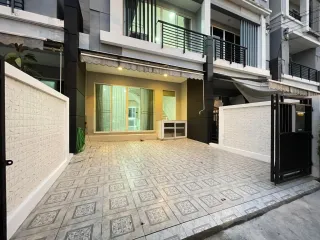 For rent 3 bedrooms house in Bang Kapi, Bangkok