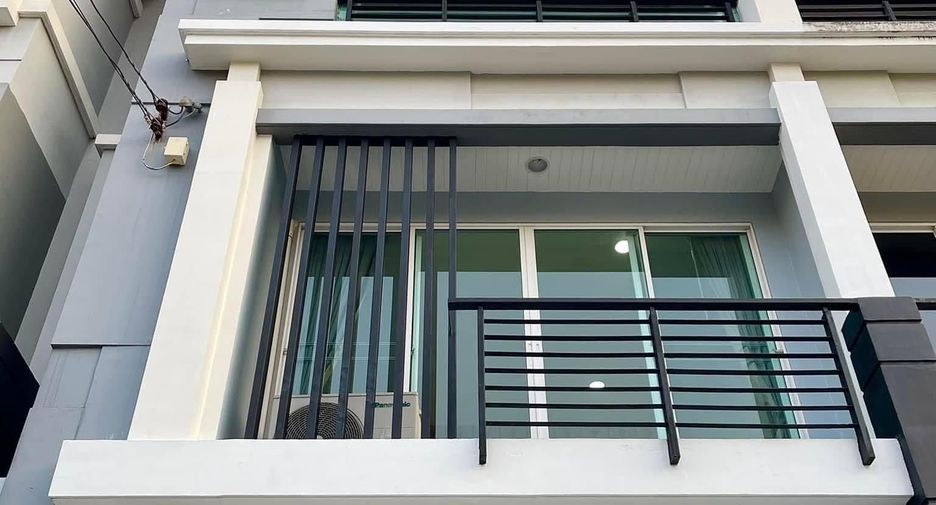 For rent 3 bedrooms house in Bang Kapi, Bangkok