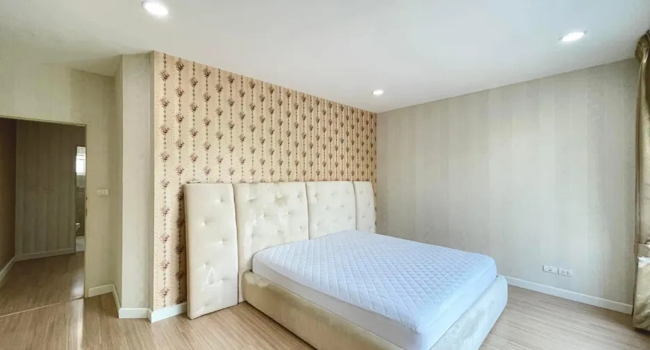 For rent 3 bedrooms house in Bang Kapi, Bangkok