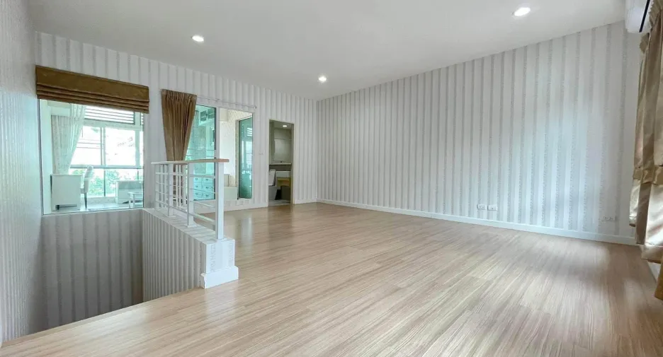 For rent 3 bedrooms house in Bang Kapi, Bangkok