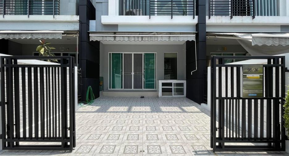 For rent 3 bedrooms house in Bang Kapi, Bangkok
