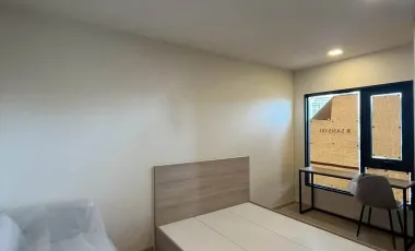 Wohnung zur Miete mit Studio in Khlong San, Bangkok