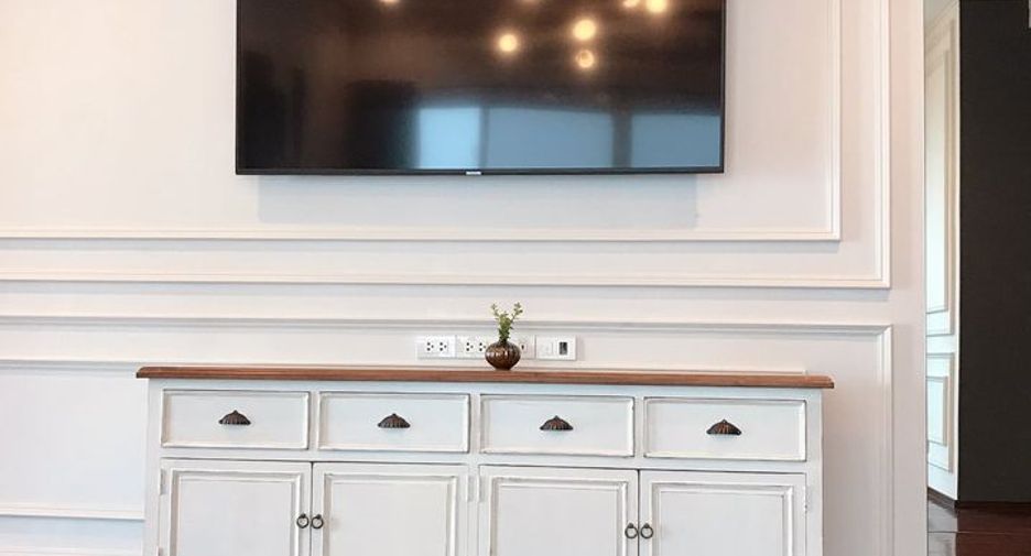 For rent 2 bedrooms condo in Watthana, Bangkok