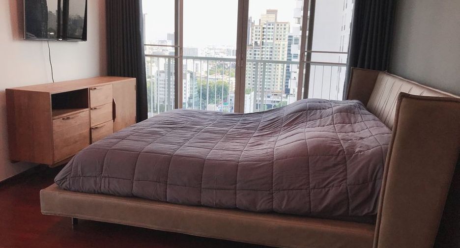 For rent 2 bedrooms condo in Watthana, Bangkok