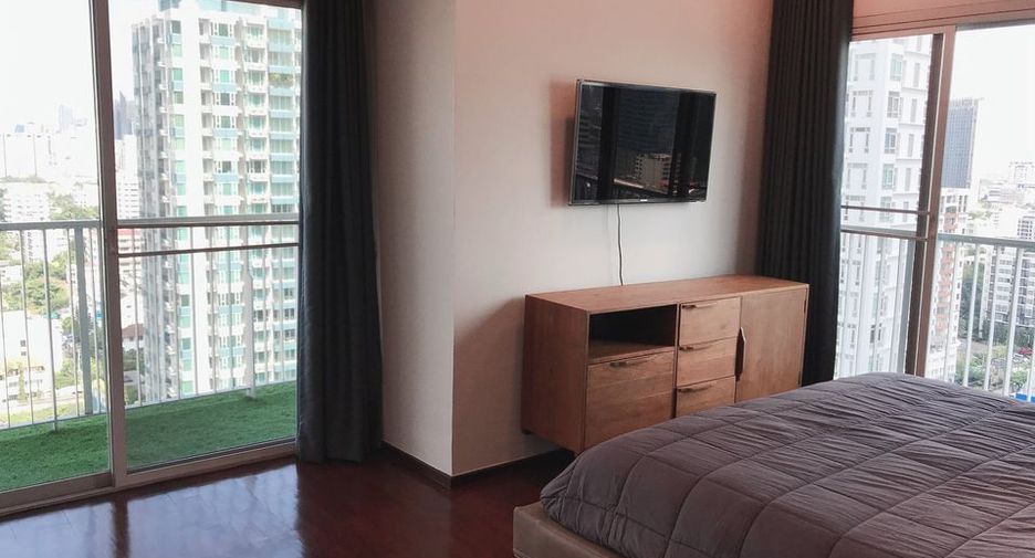 For rent 2 bedrooms condo in Watthana, Bangkok