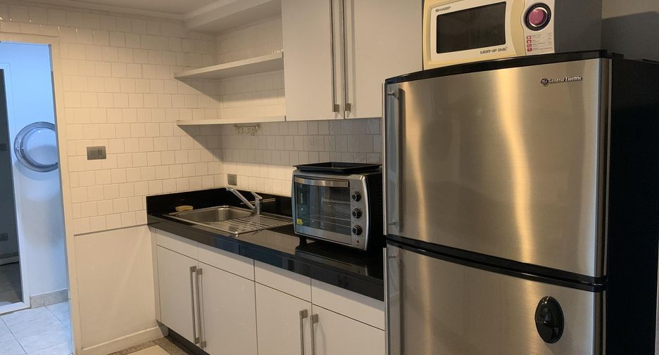 For rent 3 bedrooms condo in Pathum Wan, Bangkok