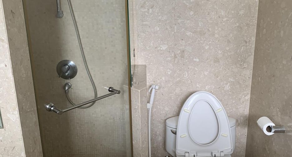 For rent 3 bedrooms condo in Pathum Wan, Bangkok