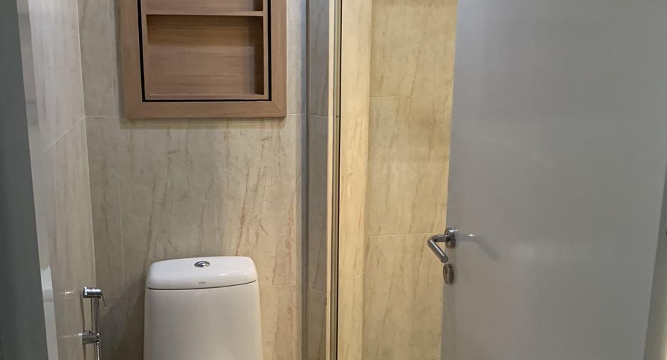 For rent 3 bedrooms condo in Pathum Wan, Bangkok