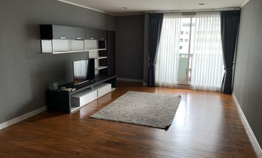 For rent 3 bedrooms condo in Pathum Wan, Bangkok