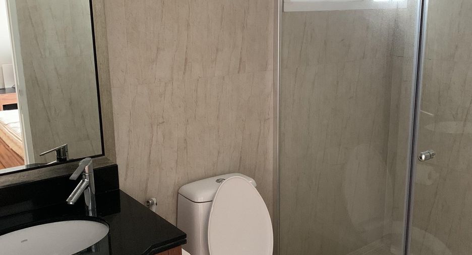 For rent 3 bedrooms condo in Pathum Wan, Bangkok