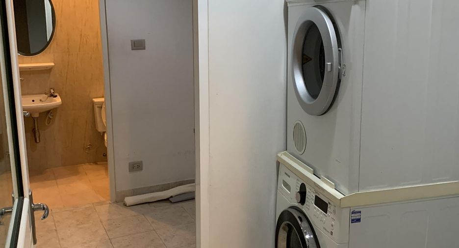 For rent 3 bedrooms condo in Pathum Wan, Bangkok