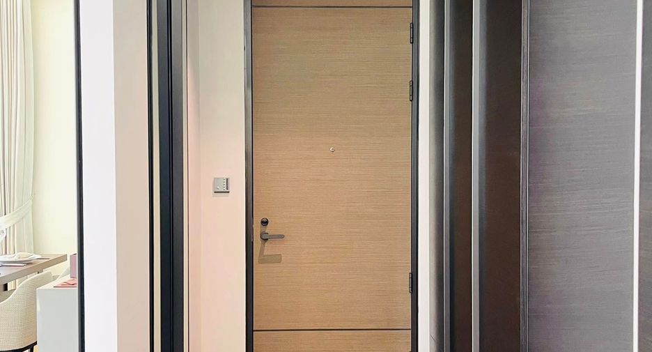 For rent 2 bedrooms condo in Pathum Wan, Bangkok