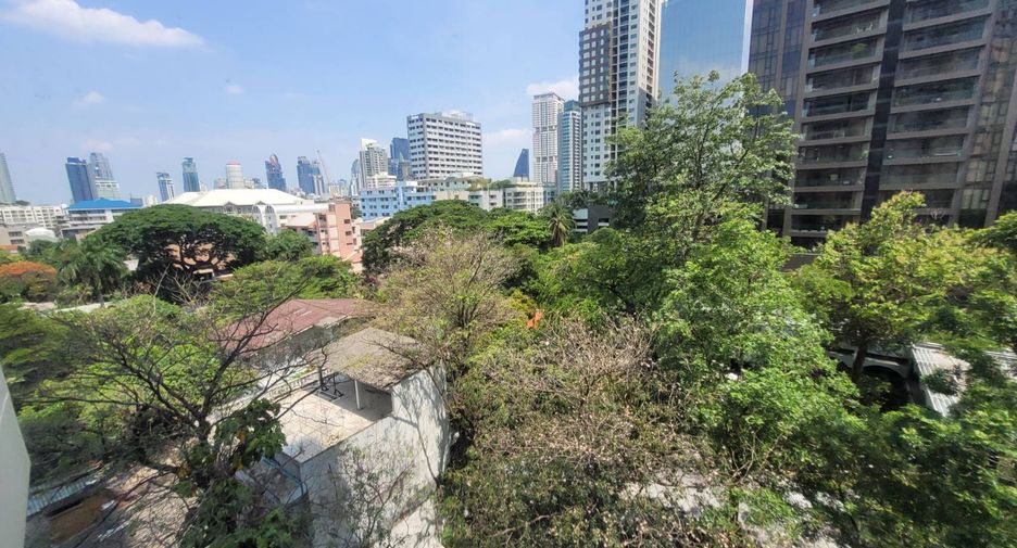 For rent 2 bedrooms condo in Khlong Toei, Bangkok