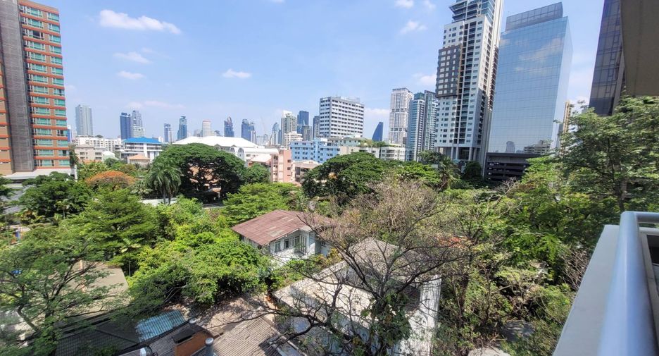 For rent 2 bedrooms condo in Khlong Toei, Bangkok
