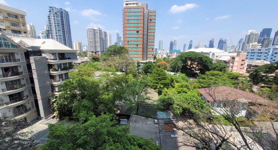 For rent 2 bedrooms condo in Khlong Toei, Bangkok