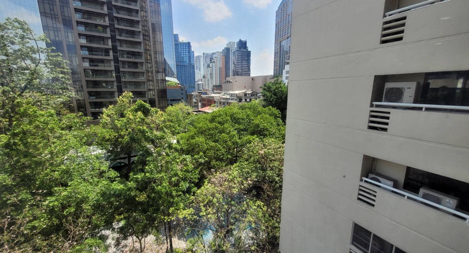 For rent 2 bedrooms condo in Khlong Toei, Bangkok