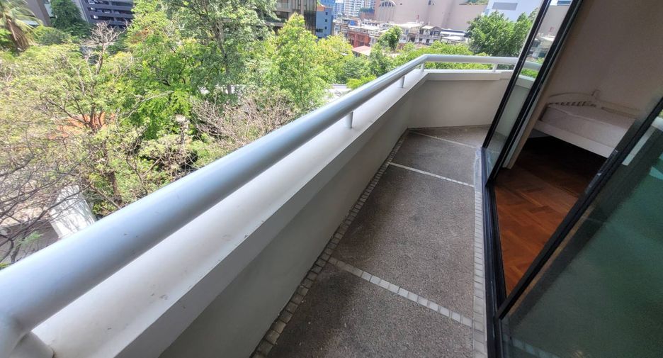 For rent 2 bedrooms condo in Khlong Toei, Bangkok