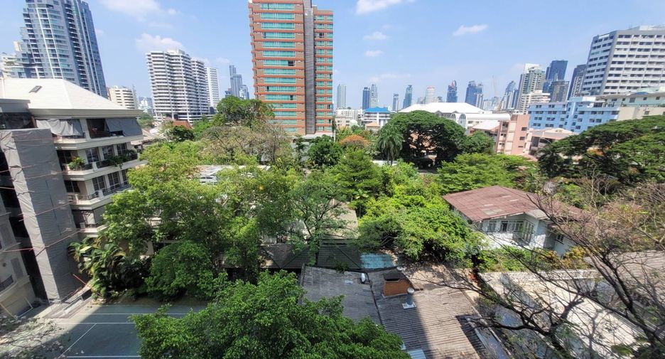 For rent 2 bedrooms condo in Khlong Toei, Bangkok