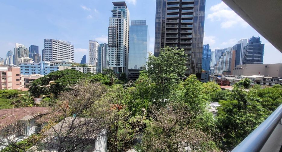 For rent 2 bedrooms condo in Khlong Toei, Bangkok