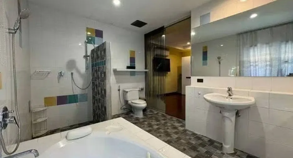 For sale 5 bedrooms villa in Bang Lamung, Chonburi