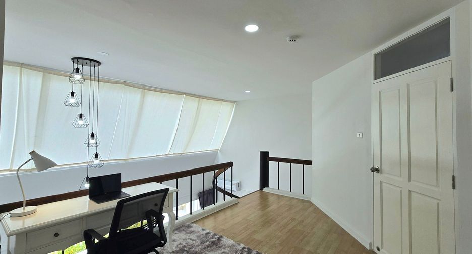 For rent 3 bedrooms condo in Jomtien, Pattaya