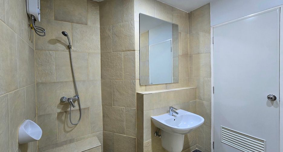For rent 3 bedrooms condo in Jomtien, Pattaya