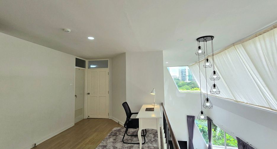 For rent 3 bedrooms condo in Jomtien, Pattaya