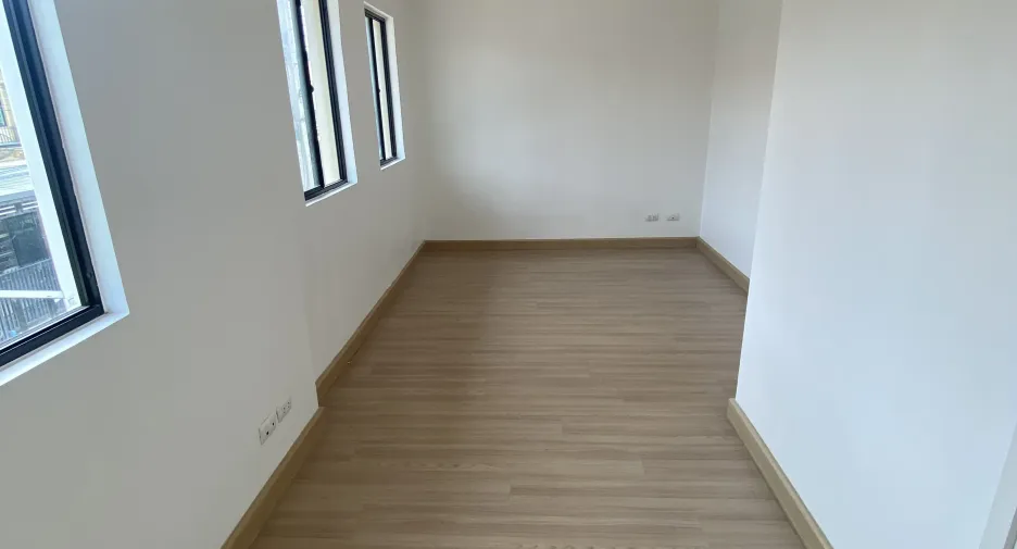 Reihenhaus zum Kauf mit 2 Zimmer in Krathum Baen, Samut Sakhon