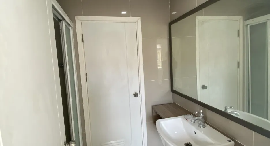 Reihenhaus zum Kauf mit 2 Zimmer in Krathum Baen, Samut Sakhon