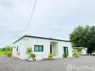 For sale 3 bedrooms house in Prasat, Surin