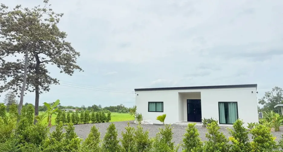For sale 3 bedrooms house in Prasat, Surin