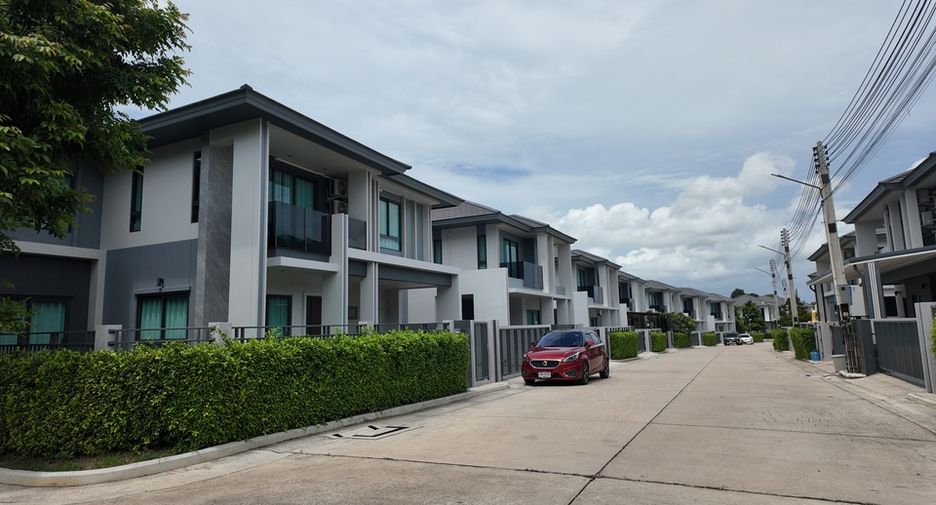 Haus zum Kauf mit 4 Zimmer in Bang Lamung, Chonburi