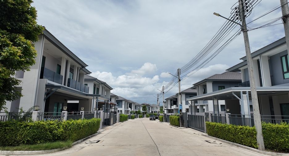 Haus zum Kauf mit 4 Zimmer in Bang Lamung, Chonburi