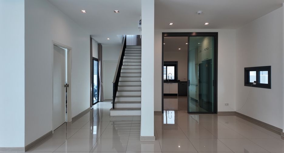 Haus zum Kauf mit 4 Zimmer in Bang Lamung, Chonburi