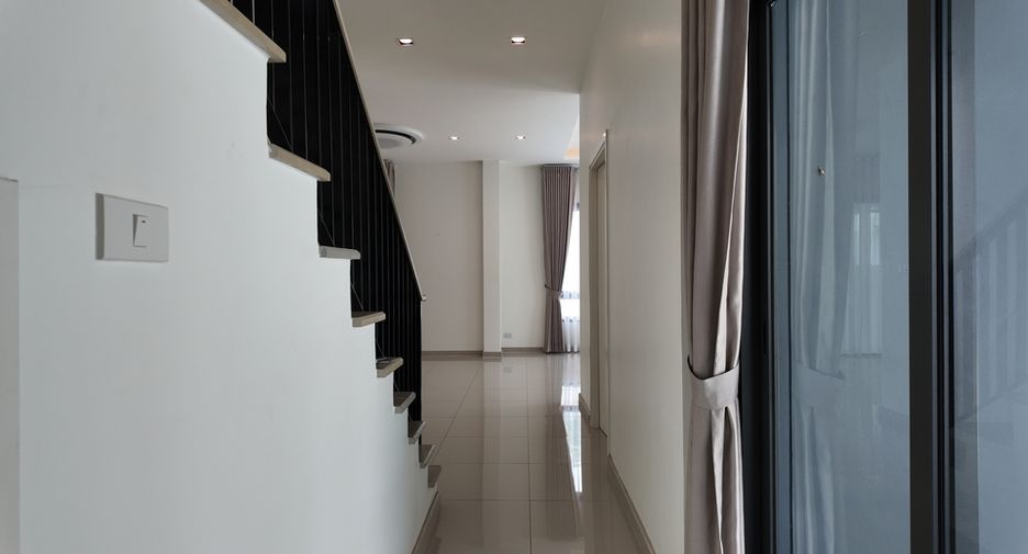 Haus zum Kauf mit 4 Zimmer in Bang Lamung, Chonburi