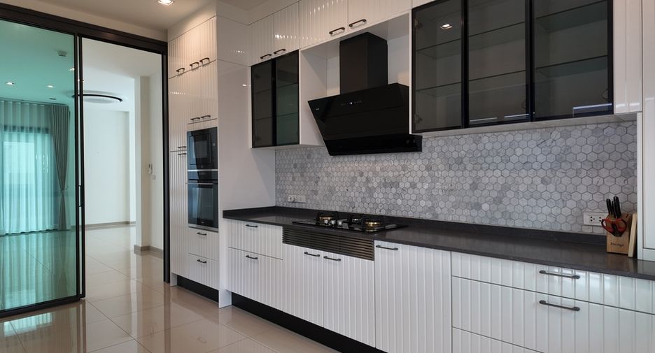 Haus zum Kauf mit 4 Zimmer in Bang Lamung, Chonburi
