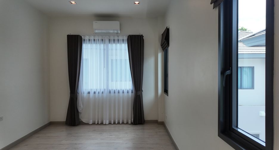 Haus zum Kauf mit 4 Zimmer in Bang Lamung, Chonburi