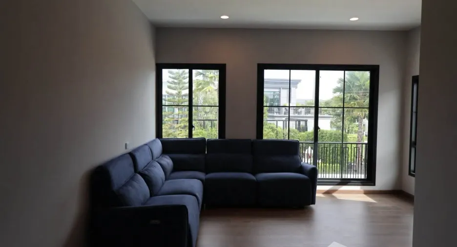 For rent 5 bedrooms house in Mueang Chiang Mai, Chiang Mai