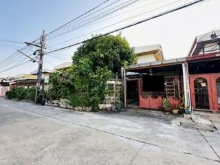 For sale 3 bedrooms house in Phra Khanong, Bangkok