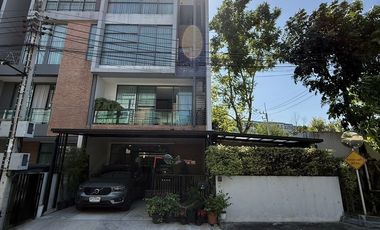 Casa adosada en venta de 4 habitaciones en Bang Kho Laem, Bangkok