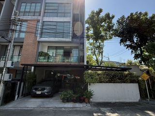 Casa adosada en venta de 4 habitaciones en Bang Kho Laem, Bangkok