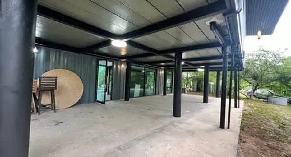 For rent 3 bedrooms retail Space in Thalang, Phuket
