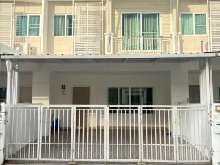 For Rent 3 Bedroom Townhouse In Mueang Chiang Mai