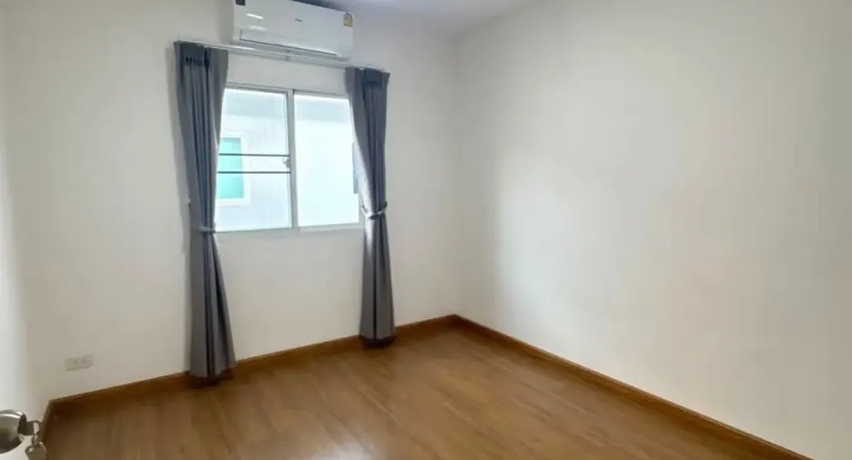 For rent 3 bedrooms townhouse in Mueang Chiang Mai, Chiang Mai