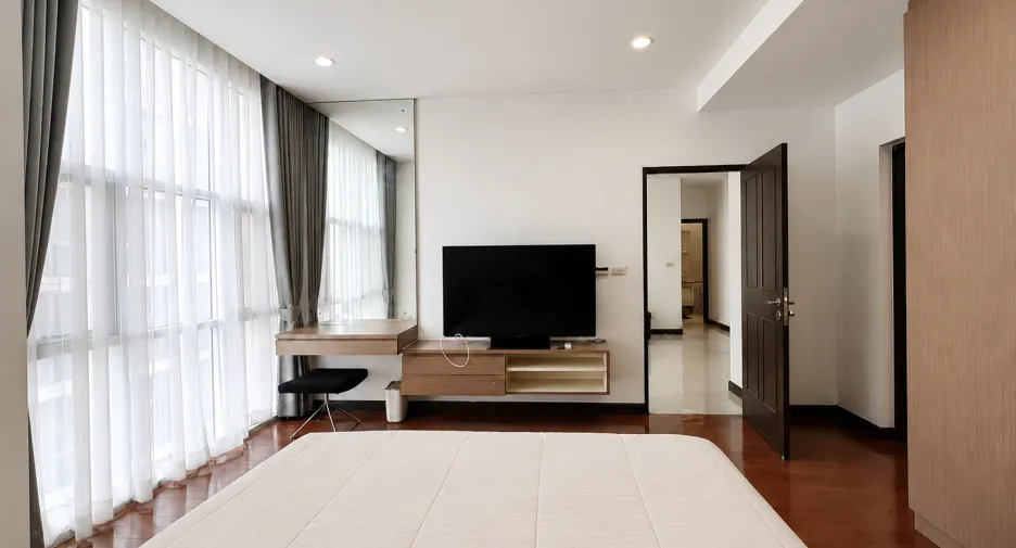 For sale 2 bedrooms condo in Watthana, Bangkok