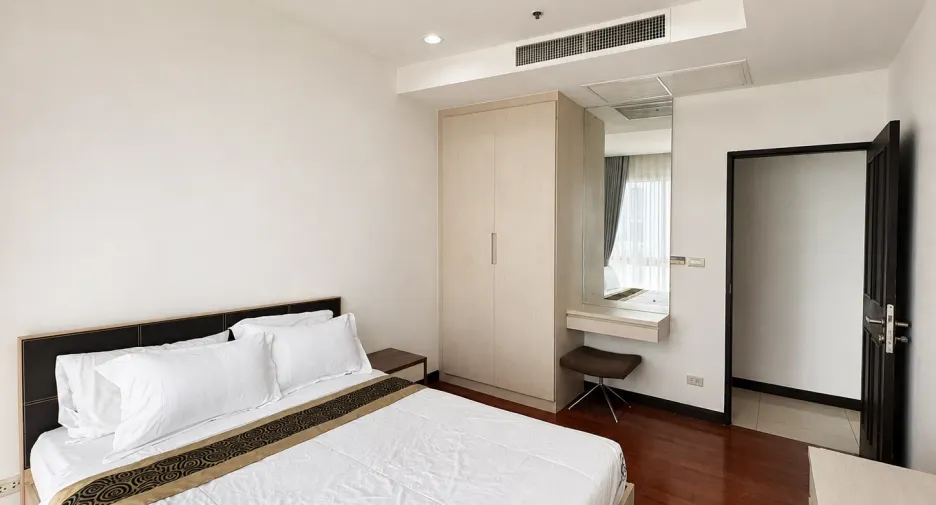 For sale 2 bedrooms condo in Watthana, Bangkok