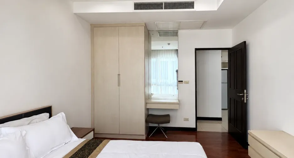 For sale 2 bedrooms condo in Watthana, Bangkok