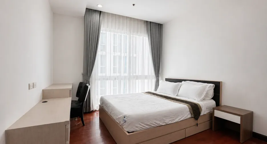 For sale 2 bedrooms condo in Watthana, Bangkok