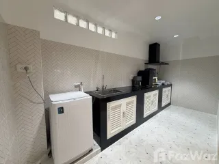 For rent 3 bedrooms townhouse in Phra Khanong, Bangkok