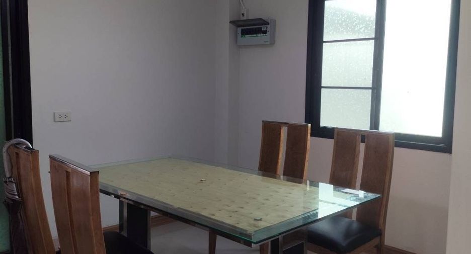 Villa zur Miete mit 4 Zimmer in Mueang Chiang Mai, Chiang Mai